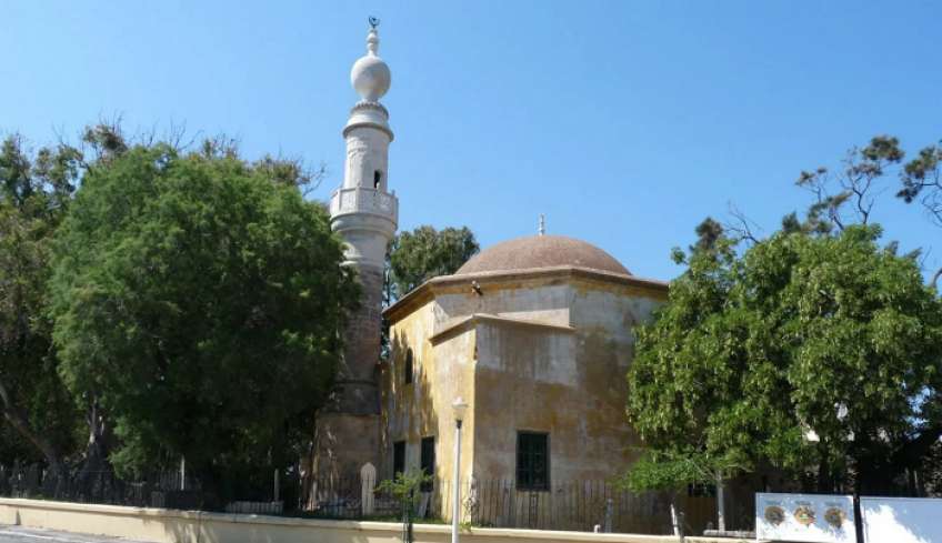 Προκλητικός ο Ομέρ Τσελίκ εγκαλεί την Ελλάδα για το οθωμανικό μνημείο Murat Reis στη Ρόδο