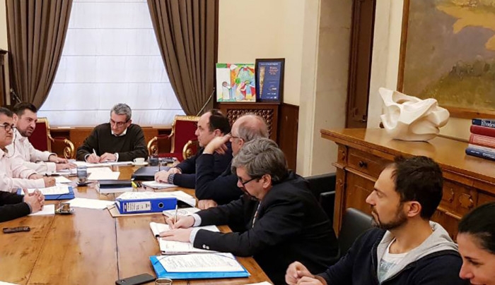 Με αταλάντευτη προσήλωση, η περιφερειακή αρχή εργάζεται για την υλοποίηση του εκτενούς δικτύου υδατοδρομίων στα νησιά του Νοτίου Αιγαίου    Πηγή:www.dimokratiki.gr