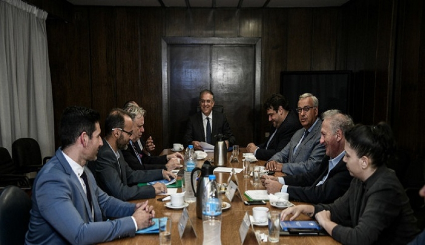 Τα βρήκαν για την ψήφο των Ελλήνων του εξωτερικού -Υπό προϋποθέσεις το «﻿ναι» του ΣΥΡΙΖΑ, «όχι» από Βαρουφάκη