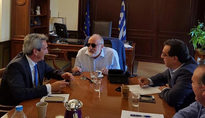 Η πολυετής παραχώρηση των παραλιών στους Δήμους, βασικό θέμα της συνάντησης του Περιφερειάρχη