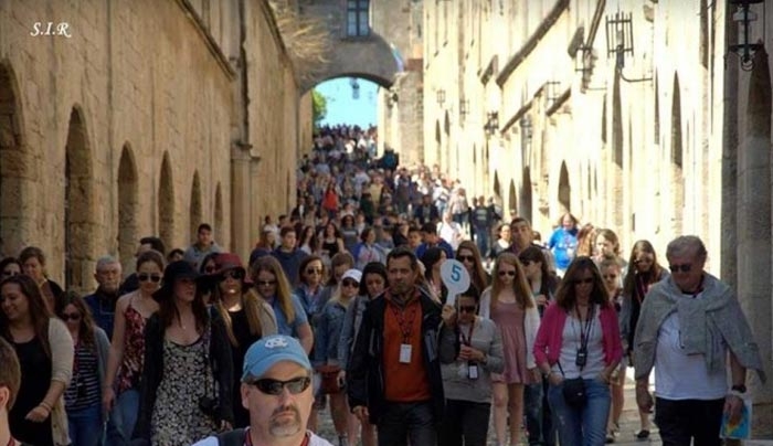 Tουρισμός: Τα «μπεστ σέλερ» του Δεκαπενταύγουστου-Ασφυκτικά γεμάτα δημοφιλή -και όχι μόνο- νησιά