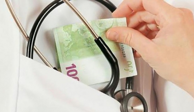 Στο στόχαστρο τα «φακελάκια»- Υπέρ της επαναφοράς του παλιού ωραρίου στα φαρμακεία