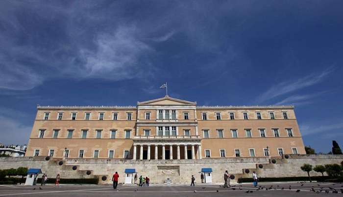 Ανακατατάξεις στους βουλευτές: Οι χαμένοι &amp; κερδισμένοι των κομμάτων