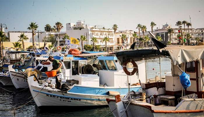Τέλος οι έπαρχοι από τα νησιά