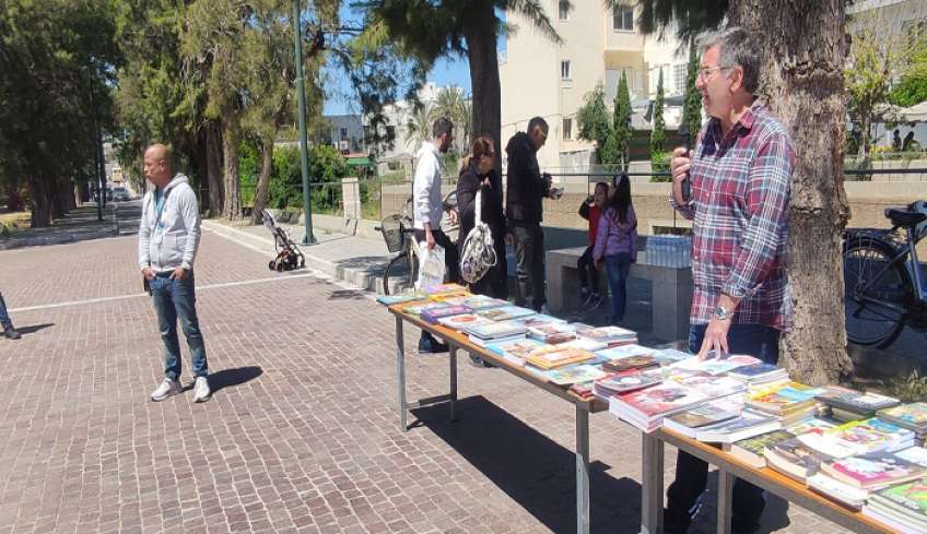 Με μεγάλη συμμετοχή, ο «Περίπατος Βιβλίου» στο ιστορικό κέντρο της Κω, σε διοργάνωση του βιβλιοπωλείου «Έκφραση»