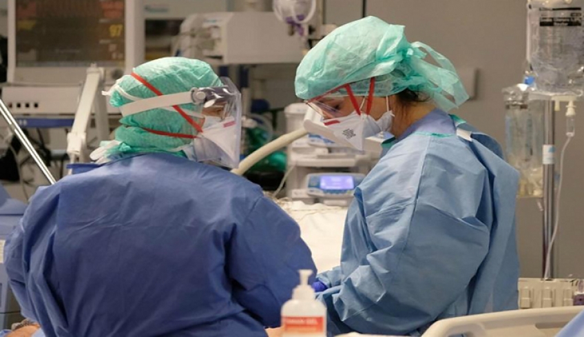 Αυξήθηκαν κατά 47% τα ημερήσια κρούσματα την τελευταία εβδομάδα – Στην 16η θέση της ΕΕ στους θανάτους η Ελλάδα