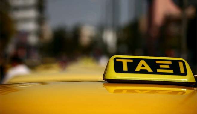 Χειροπέδες σε οδηγό ταξί – Ζήτησε 310 ευρώ για διαδρομή από το Αεροδρόμιο στο Σύνταγμα