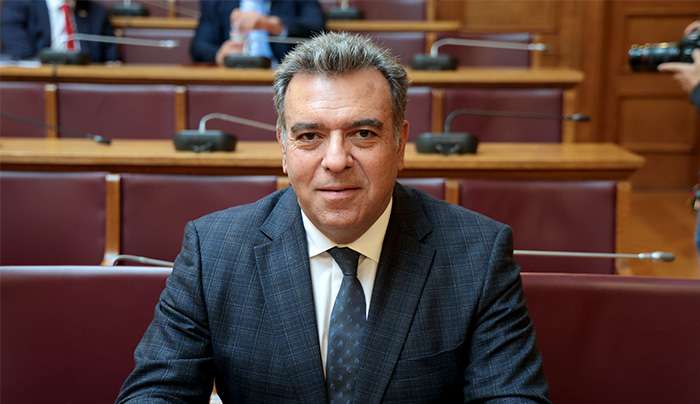 «Ο Μάνος Κόνσολας εισηγητής σε νομοσχέδιο με το οποίο μειώνονται  φόροι»
