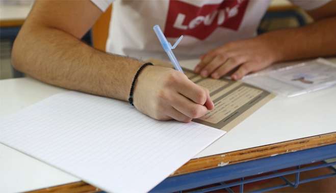 Γιατροί από το νησί του Ιπποκράτη έχουν μια συμβουλή για τους υποψηφίους των Πανελληνίων: «Κλείστε το βιβλίο και κοιμηθείτε».
