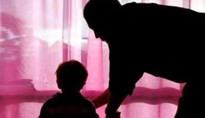 Πατέρας κατηγορείται για ασέλγεια και αποπλάνηση των παιδιών του!