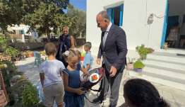 Μια ξεχωριστή ημέρα για την Ψέριμο: Έξι παιδιά στο σχολείο, ελπίδα για το μέλλον του νησιού – Στον Αγιασμό ο Γιάννης Παππάς.