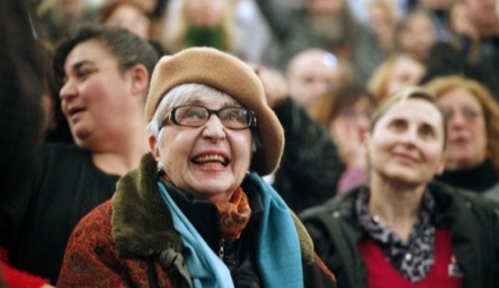 Η "Θεοπούλα" η μεγαλύτερη fan του Τσίπρα!