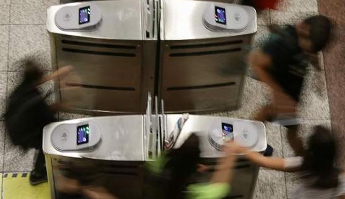 Μετά το αλαλούμ για τις ουρές της ντροπής θα γίνει συνάντηση για το e-εισιτήριο μέσω Διαδικτύου