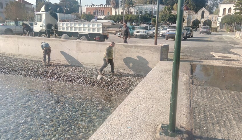 «Υπήρχαν πολλές λύσεις για την ανεμο-προστασία αντί της αισθητικής του μπετόν πάνω στην θάλασσα…» (Παρέμβαση Νίκου Μυλωνά-ΦΩΤΟ)