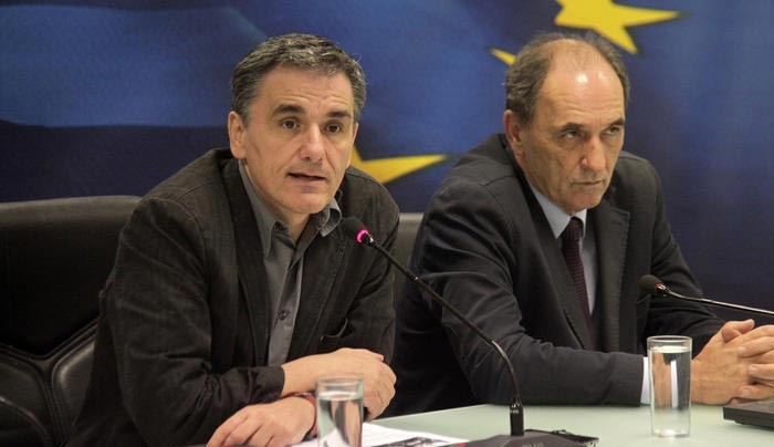 Οι δανειστές επιμένουν: Ολα τα κόκκινα δάνεια σε «γύπες»