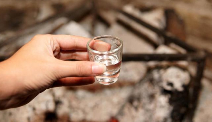 Θα μας κόψουν την τσικουδιά και το τσίπουρο – Η Κομισιόν ζητά τσουχτερό φόρο στα δύο ποτά