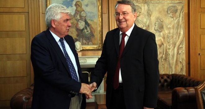 Δεξιά απάντηση του Καρασμάνη στο ΠΑΣΟΚ