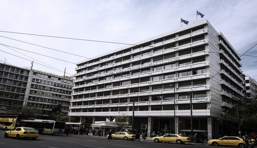 Στο τραπέζι ακόμα και πλήρης απαλλαγή από προκαταβολή φόρου