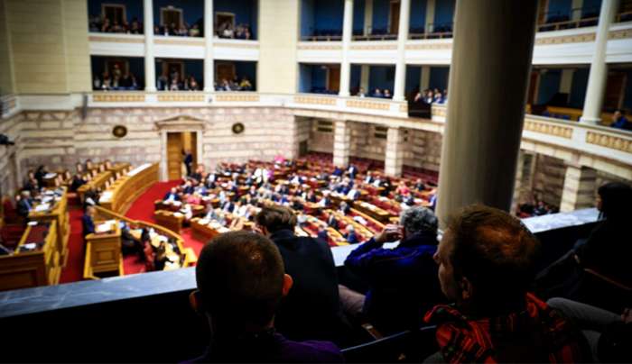 Υπερψηφίστηκε το νομοσχέδιο για το γάμο των ομόφυλων ζευγαριών με 176 «ναι» – Τα «όχι» και οι απουσίες