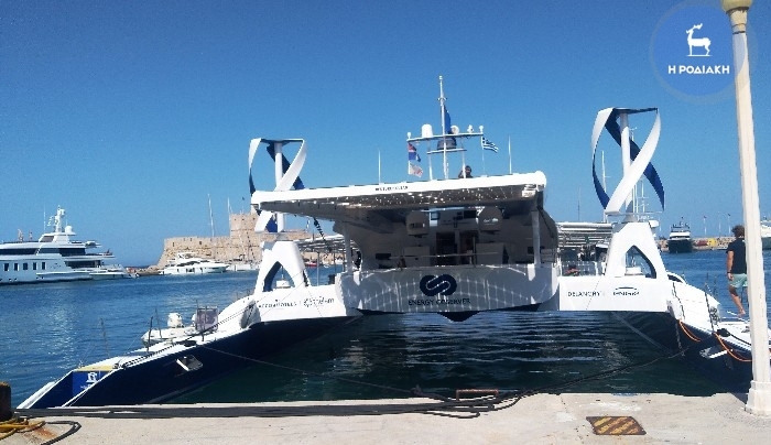 Ένα απολύτως αυτόνομο ενεργειακά σκάφος στο λιμάνι της Ρόδου