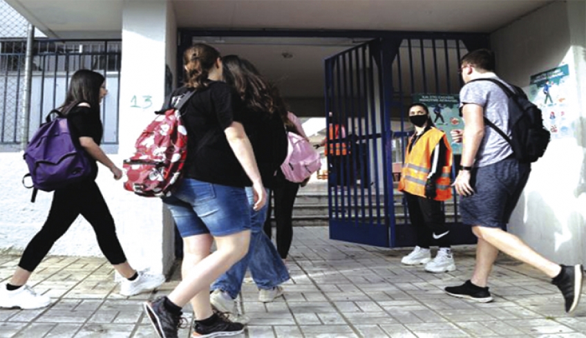 Με «έξυπνα στοχευμένα τεστ» θα γίνει το άνοιγμα σχολείων