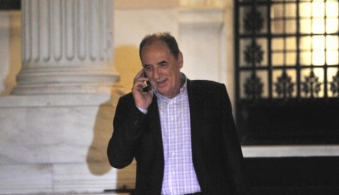 Κλειστές τράπεζες: "Μαύρες" προβλέψεις Σταθάκη - "Capital control για δύο μήνες ακόμα"