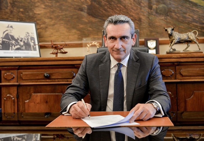 Ο Περιφερειάρχης καλεί τους δημάρχους να συμμετάσχουν στην πρωτοβουλία ενεργειακής αναβάθμισης  του οδοφωτισμού των νησιών, μέσω της Ευρωπαϊκής Τράπεζας Επενδύσεων