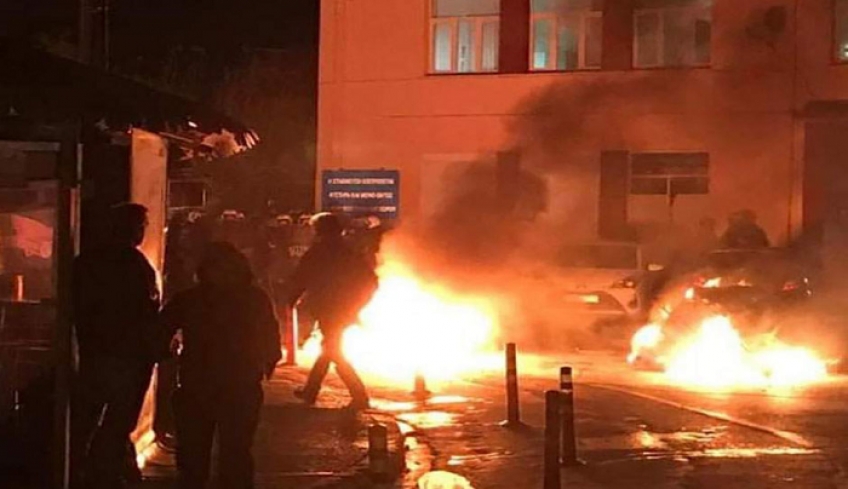 Σοβαρά επεισόδια σε Λέσβο και Χίο – Μάχες σώμα με σώμα κατοίκων-ΜΑΤ (φωτογραφίες – βίντεο)