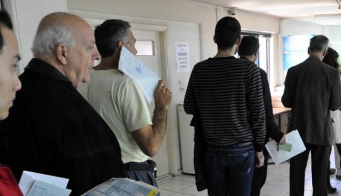 Υστέρηση 663 εκατ. ευρώ στα έσοδα τον Ιούλιο, φέρνουν πιέσεις για νέα μέτρα