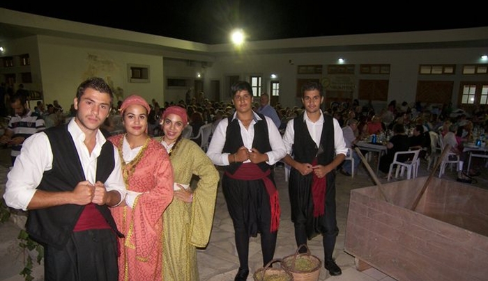Με αναπαράσταση του Τρύγου, κρασί &amp; σταφύλι, η «Γιορτή κρασιού» στην Ευαγγελίστρια (φωτό-βίντεο)