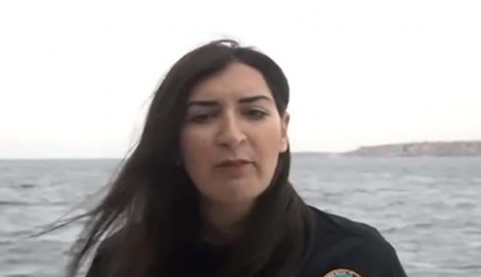 Η Ν. Λειβαδίτη η μοναδική γυναίκα μηχανικός του ΛΣ-ΕΛΑΚΤ, υπηρετεί στο σκάφος που περιπολεί στα Ίμια