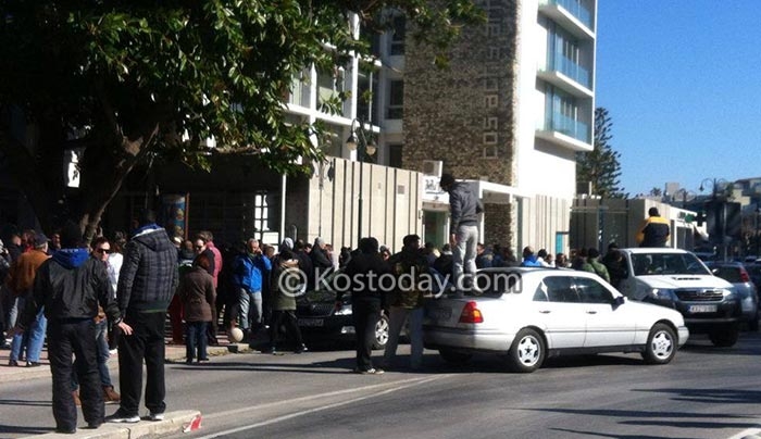 "ΕΠΙΘΕΣΗ"-Διαμαρτυρία κατοίκων σε ΗΛΙΑ ΚΑΜΑΤΕΡΟ