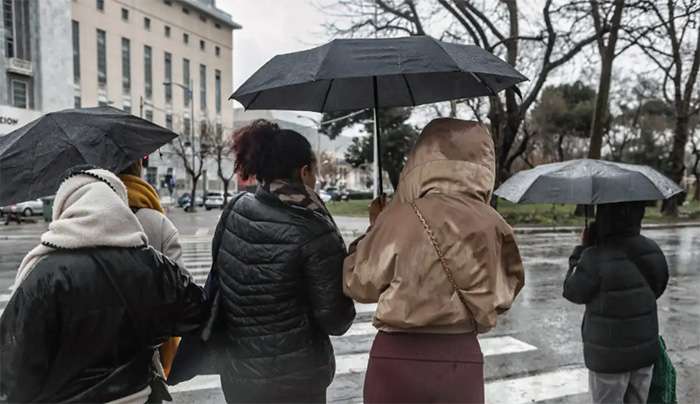 Καιρός σήμερα: Βροχές, καταιγίδες και χιόνια στα ορεινά – Σε ύφεση τα έντονα φαινόμενα στις περισσότερες περιοχές