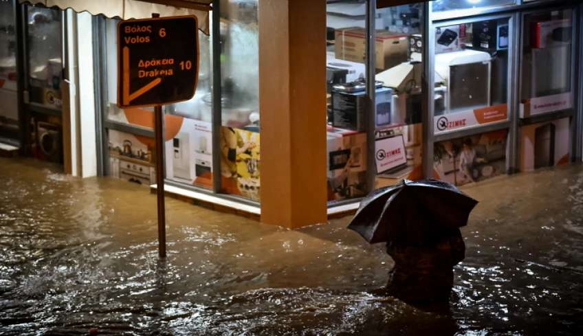 «Πνίγηκε» ξανά ο Βόλος, νύχτα αγωνίας σε Θεσσαλία, βόρεια Εύβοια, Φθιώτιδα - Μπαράζ μηνυμάτων 112 και δεκάδες απεγκλωβισμοί
