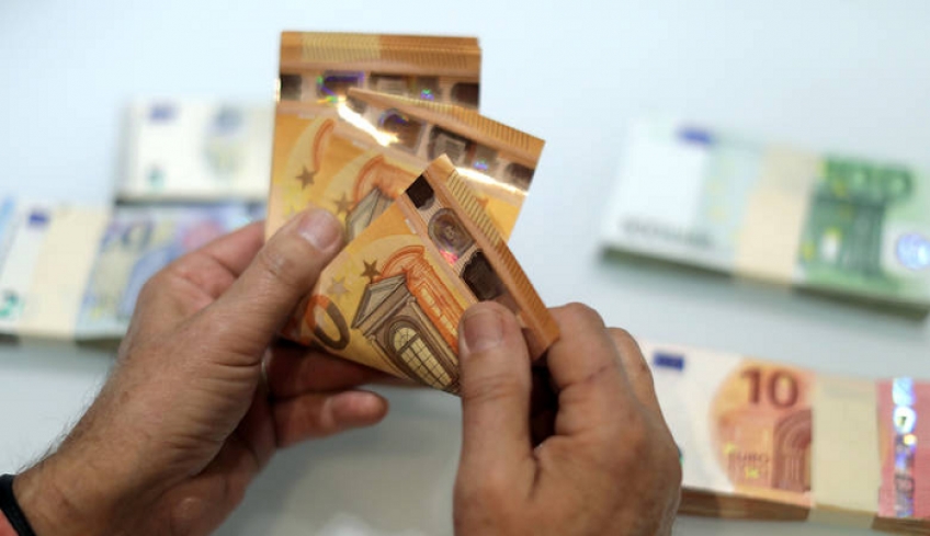«Μπαράζ» πληρωμών επιδομάτων -Ποια πιστώθηκαν &amp; ποια ακολουθούν (λίστα)