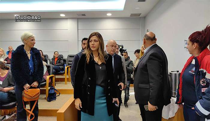 ΝΑΥΠΛΙΟ- Η ΥΠΟΥΡΓΟΣ ΚΟΙΝΩΝΙΚΗΣ ΣΥΝΟΧΗΣ ΚΑΙ ΟΙΚΟΓΕΝΕΙΑΣ ΣΟΦΙΑ ΖΑΧΑΡΑΚΗ ΣΤΗΝ ΕΝΑΡΞΗ ΤΟΥ ΣΕΜΙΝΑΡΙΟΥ «ΝΤΑΝΤΑΔΕΣ ΤΗΣ ΓΕΙΤΟΝΙΑΣ»