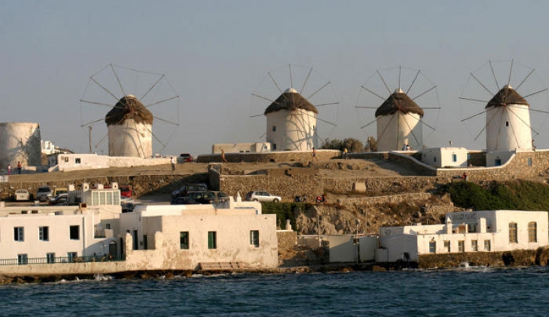 Ροζ κύκλωμα στην Μύκονο: Έσπρωχναν κορίτσια σε… νύχια κροίσων