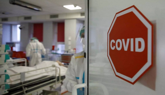 Μετάλλαξη Όμικρον: Μεταδίδεται εύκολα, αλλά δεν προκαλεί βαριά νόσηση σε εμβολιασμένους