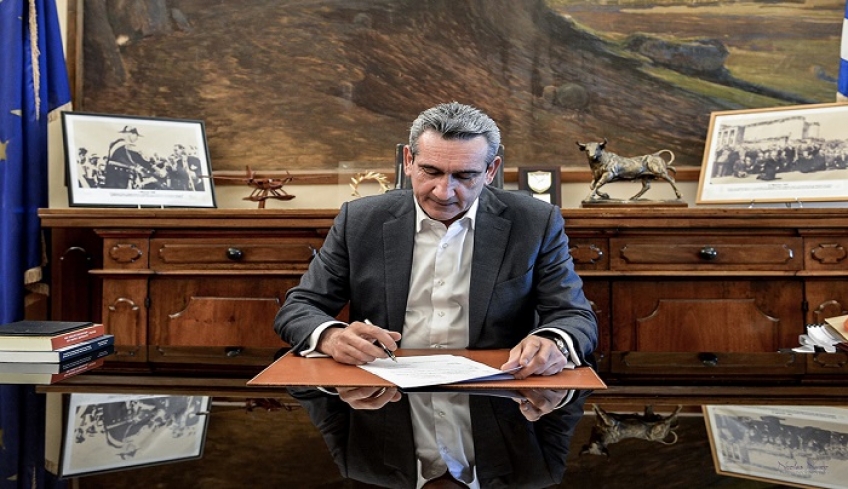 Ηλεκτροφωτισμός και τάπητας στο γήπεδο Λυκείου Ιαλυσού, από την Περιφέρεια Νοτίου Αιγαίου