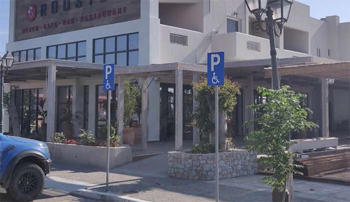 Βασίλης Χαδούλης: Ποιος εξαφάνισε τις δύο θέσεις στάθμευσης ΑμεΑ στο Τιγκάκι;