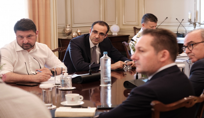 Κορονοϊός: Τι αποφασίστηκε στην έκτακτη σύσκεψη στο Μαξίμου - Για ποιους είναι υποχρεωτική η μάσκα
