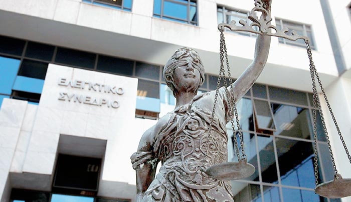 Γνωμοδότηση - βόμβα: Αντισυνταγματικό το τρίτο μνημόνιο