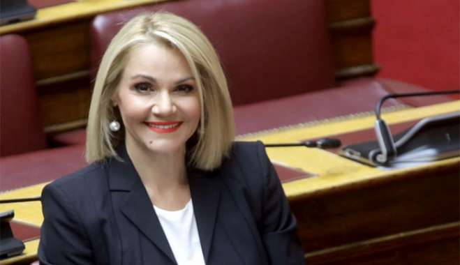 Η αυθημερόν εξυπηρέτηση των επιβατών από Αθήνα με προορισμό την Η.Ν. Κάσο, στη Βουλή και το Υπουργείο Μεταφορών από τη Μίκα Ιατρίδη.