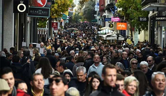 2025: Τι φέρνει η νέα χρονιά για μισθούς, επιδόματα και παροχές