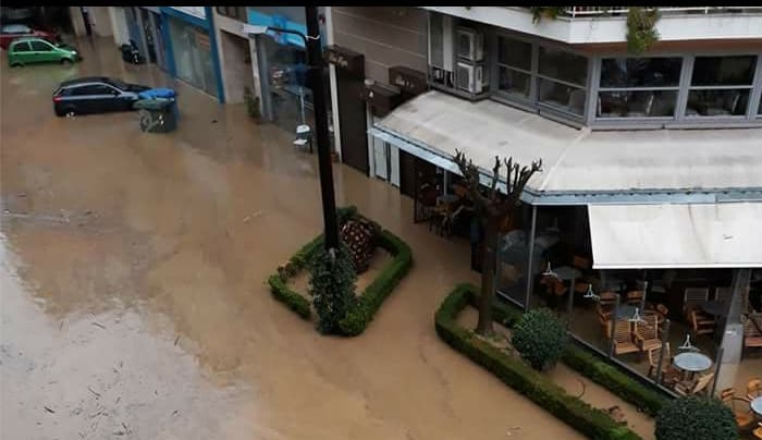 Σε κατάσταση έκτακτης ανάγκης Αγρίνιο - Μεσολόγγι από το σαρωτικό πέρασμα της κακοκαιρίας