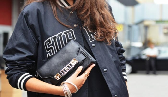 Bomber Jacket: Πως να φορέσεις με στυλ το must ανοιξιάτικο πανωφόρι