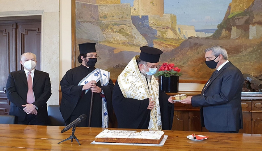 Το φλουρί της Πρωτοχρονιάτικης Βασιλόπιτας της Περιφέρειας αξίας 15.000 ευρώ στη Διεύθυνση Β’ Θμιας Εκπαίδευσης