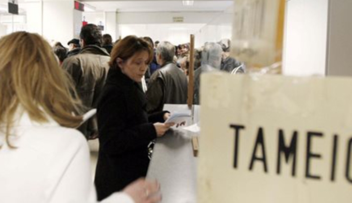 Ποιοι γλιτώνουν τα νέα όρια ηλικίας σε Δημόσιο, ΔΕΚΟ και τράπεζες