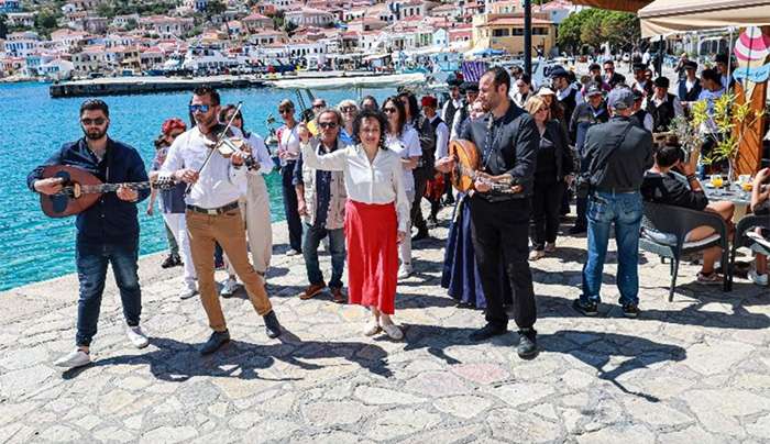 Το Ξεκίνημα των Σφουγγαράδων στη Χάλκη: Μια Παράδοση που Αναβιώνει