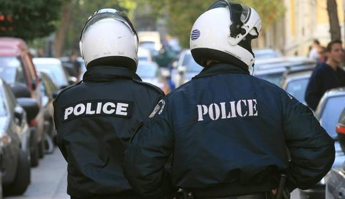 Ποδαρικό με... μολότοφ στο υπουργείο Πολιτισμού